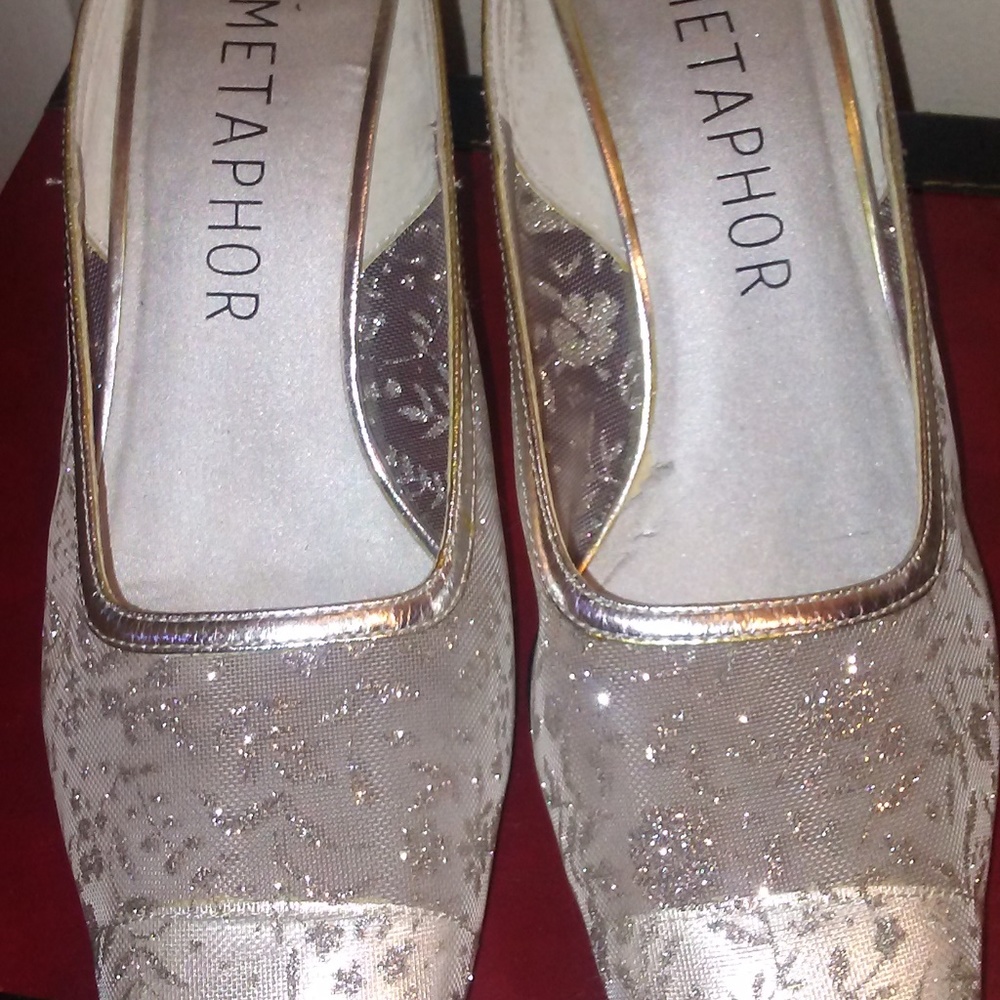 Women's dress shoe